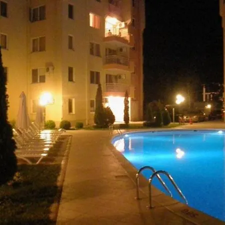 Happy 7 Apartment *